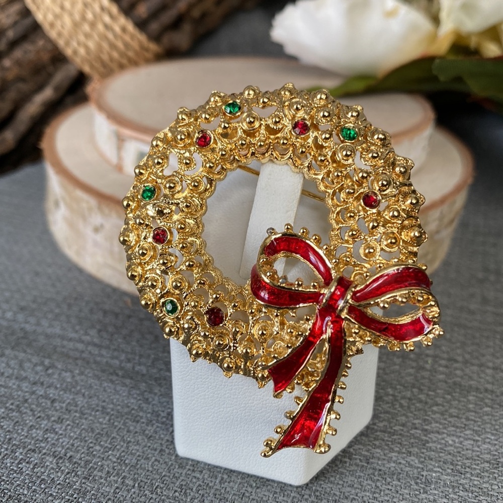 Vintage Avante Signed Crystal and Enamel Wreath Shaped Brooch